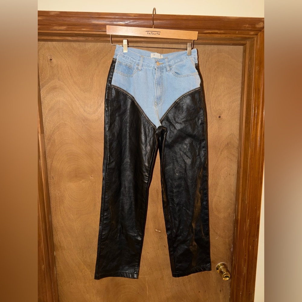 Chic Black and Blue Straight Leg Jeans